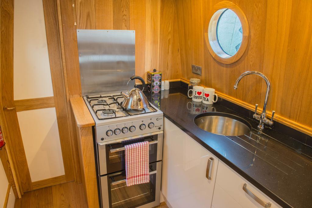 Narrowboat Puzzle Hotell Ely Exteriör bild