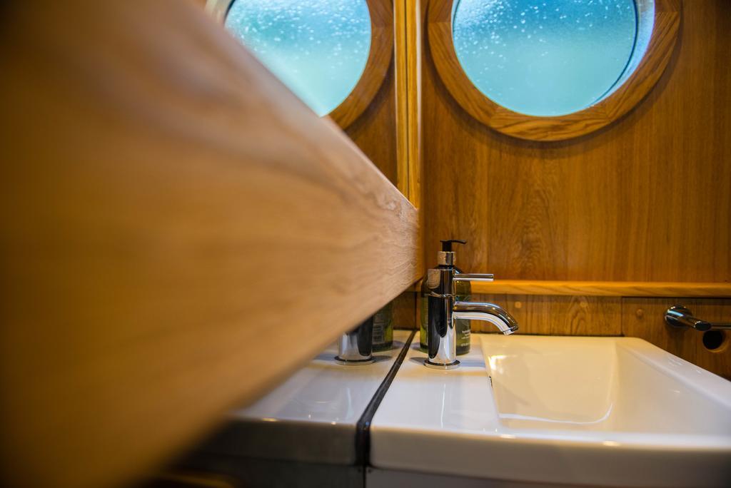 Narrowboat Puzzle Hotell Ely Exteriör bild